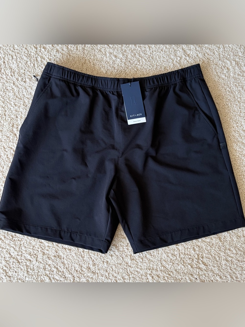 New With Tags Kit and Ace Men’s Black Mercer Flat Front Shorts